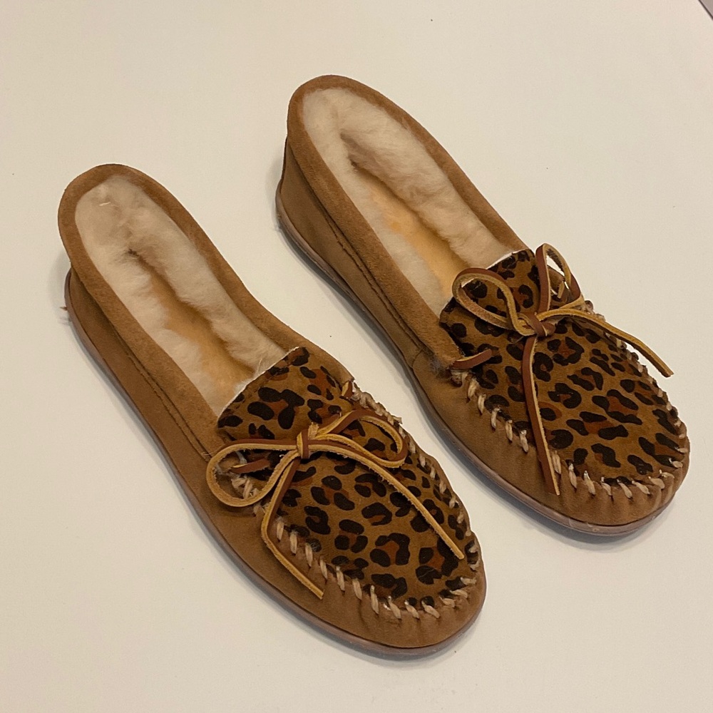 Minnetonka Tan Leopard Slippers